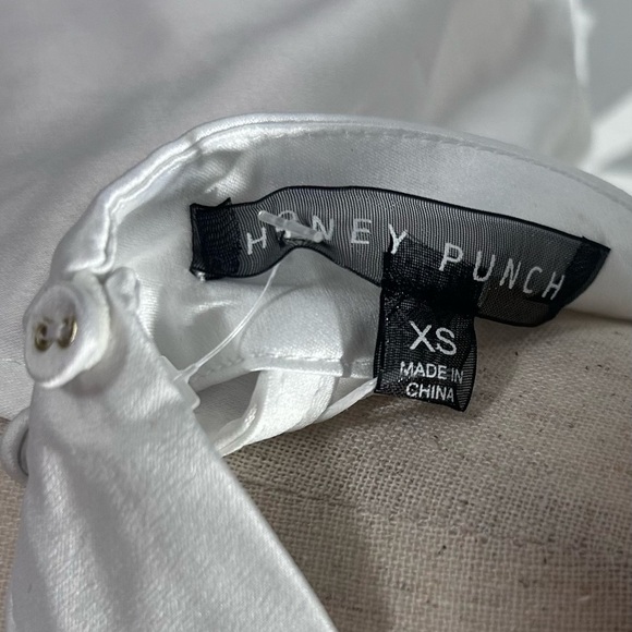 NWT Honey Punch White Satin Blouse - Picture 5 of 5